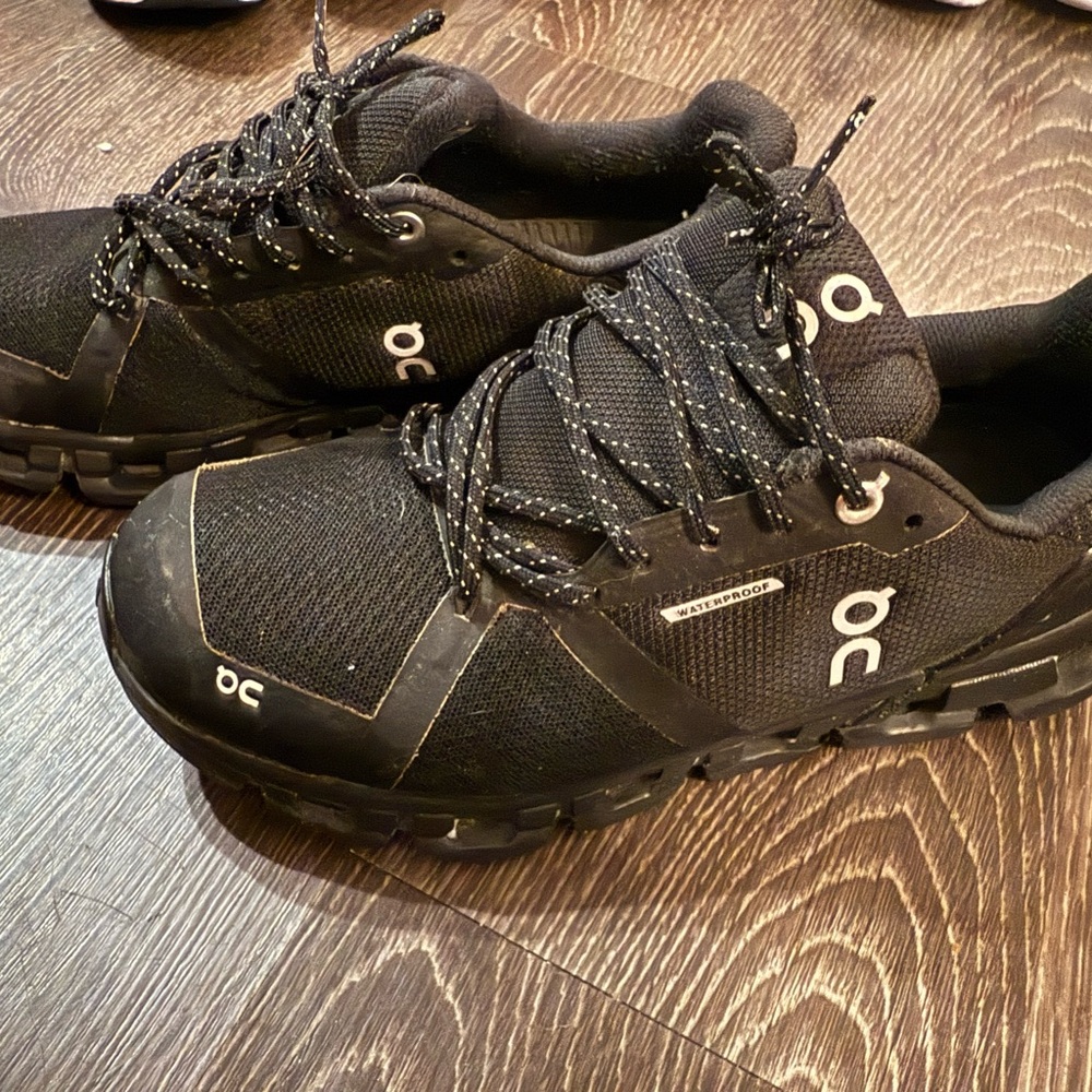 Waterproof, antibacterial black on clouds wore three times.